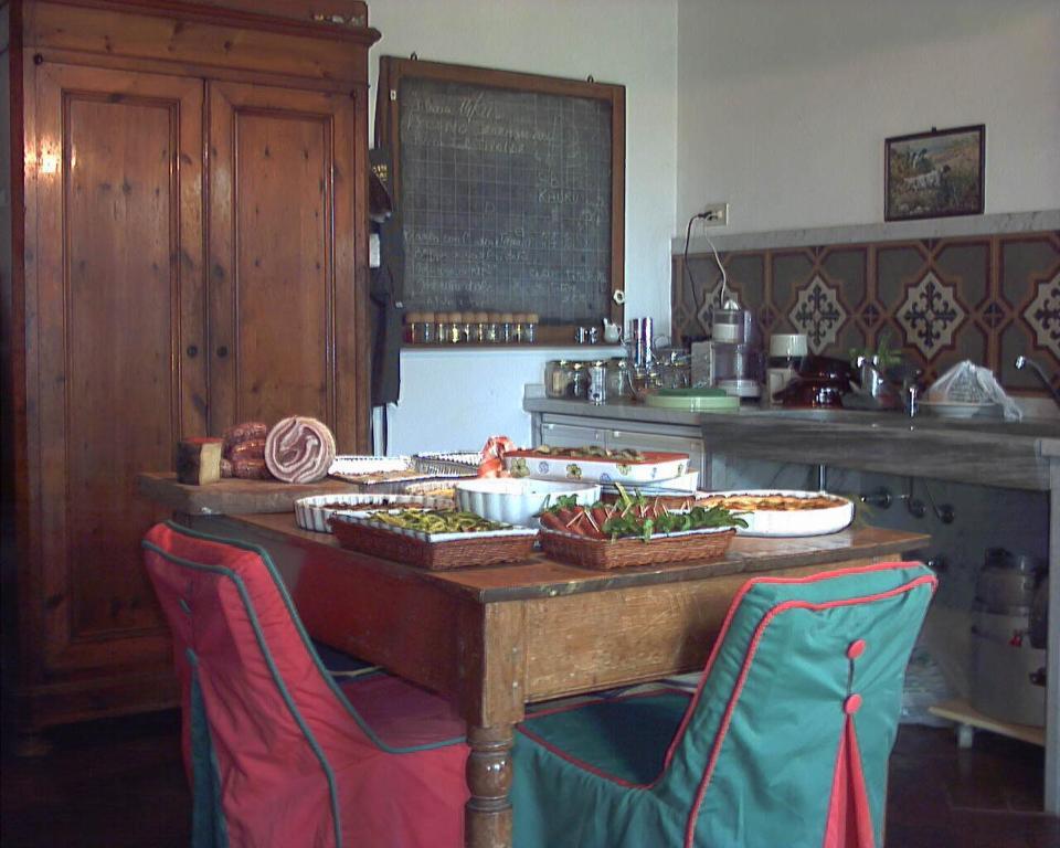 ليفورنو B&B Villa Panicucci الغرفة الصورة